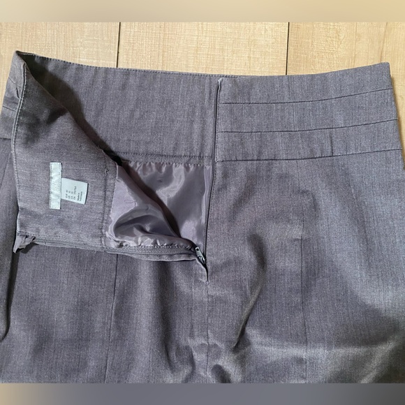 H&M Gray Pencil Skirt – Size 10 (Classic Waist Detail, Belt Loops) - Picture 3 of 8
